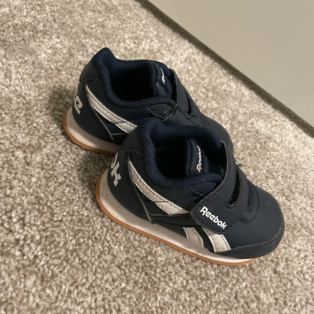 Baby Reebok toddler size 5 Velcro Navy shoes